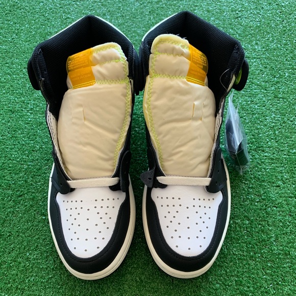 -Edm- 🔋*NEW* Air Jordan 1 High ‘Volt University Gold’ (Sz 10.5) - Picture 3 of 10